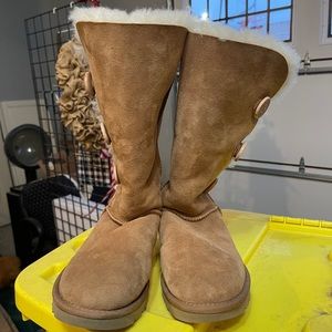 WOMENS UGGS